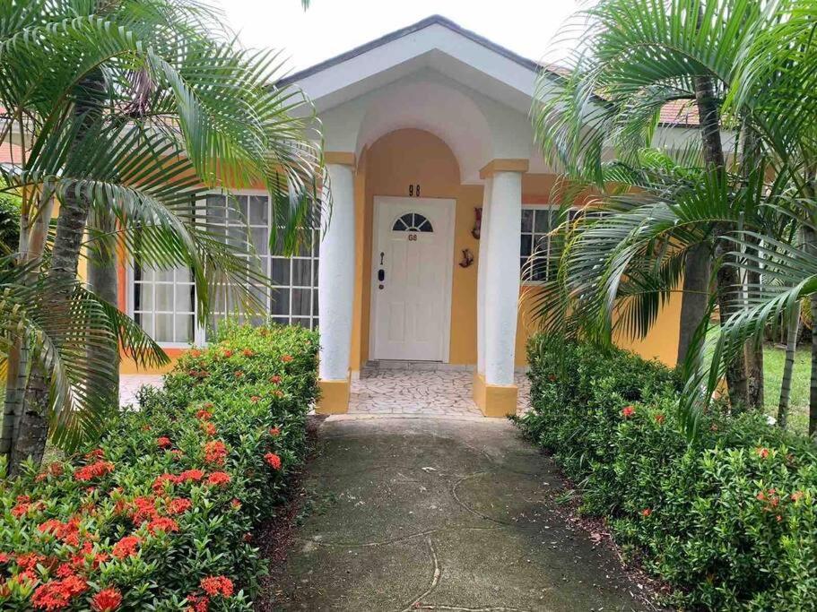 Villa De Ali In Palma Real La Ceiba Exterior photo